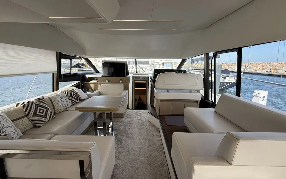 slider 15 Prestige Yachts 520 Fly