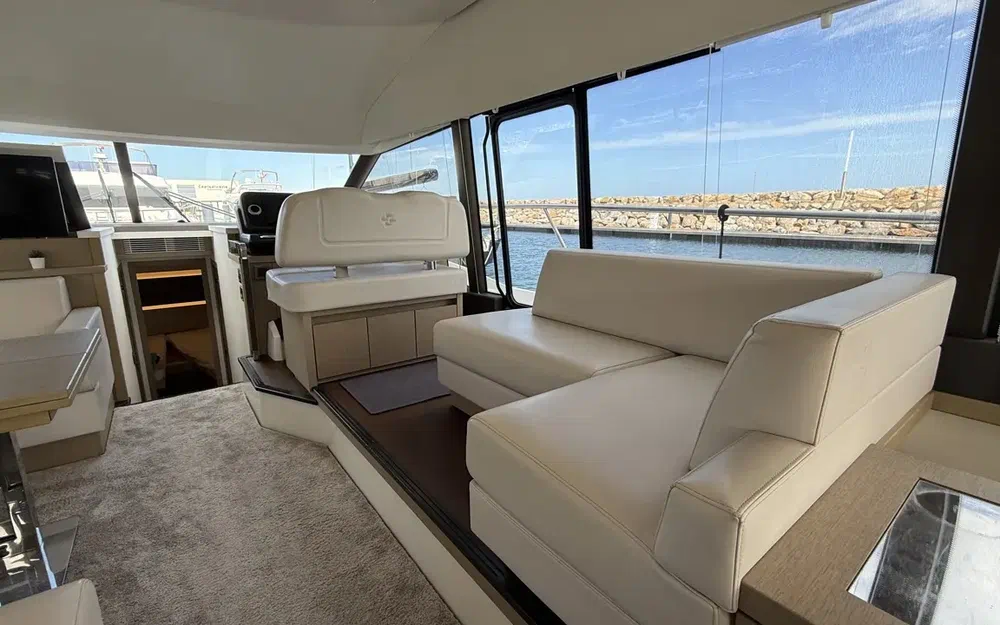 slider 16 Prestige Yachts 520 Fly