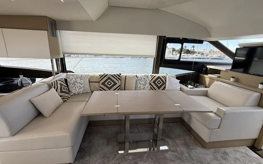 slider 17 Prestige Yachts 520 Fly