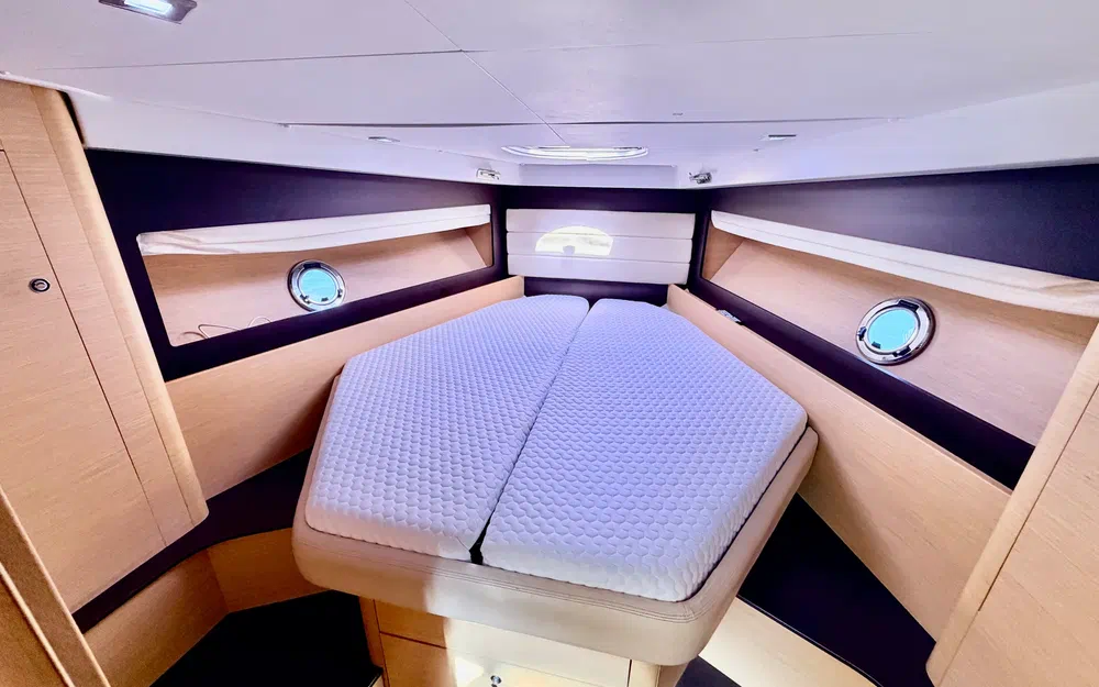 slider 30 Beneteau Monte Carlo 37 HT