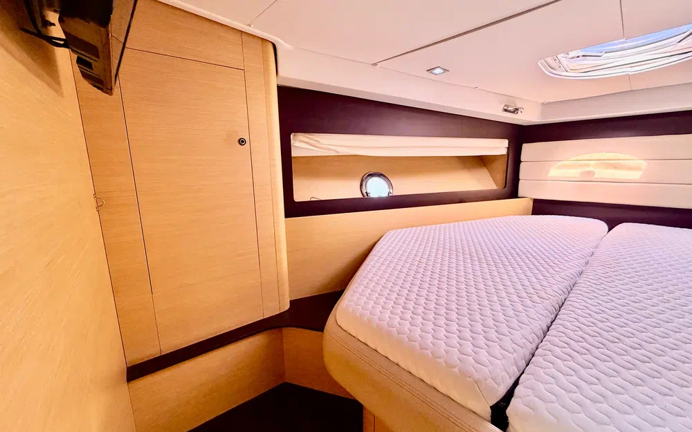 slider 31 Beneteau Monte Carlo 37 HT