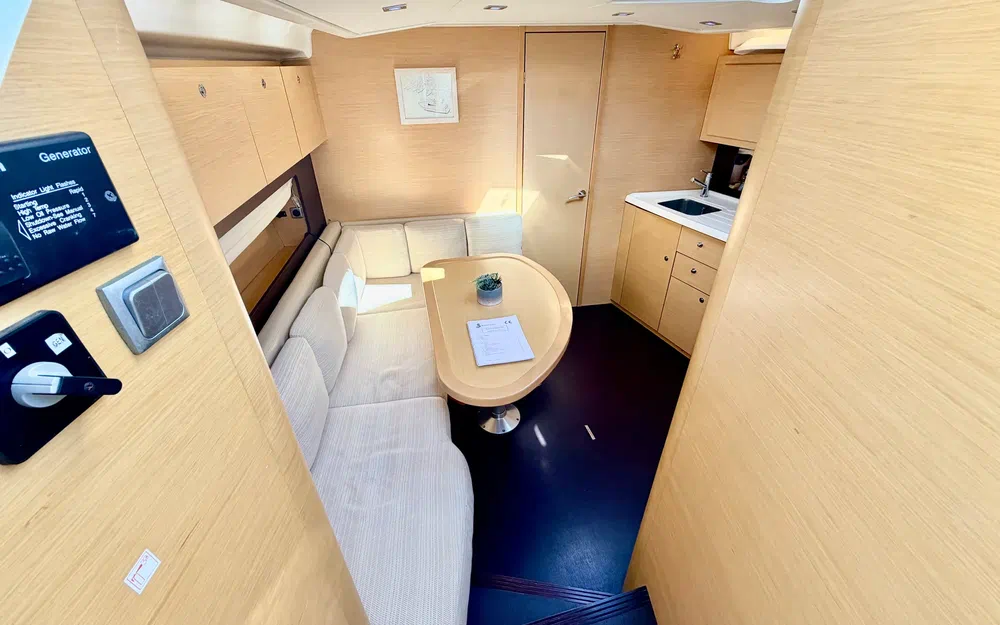 slider 24 Beneteau Monte Carlo 37 HT