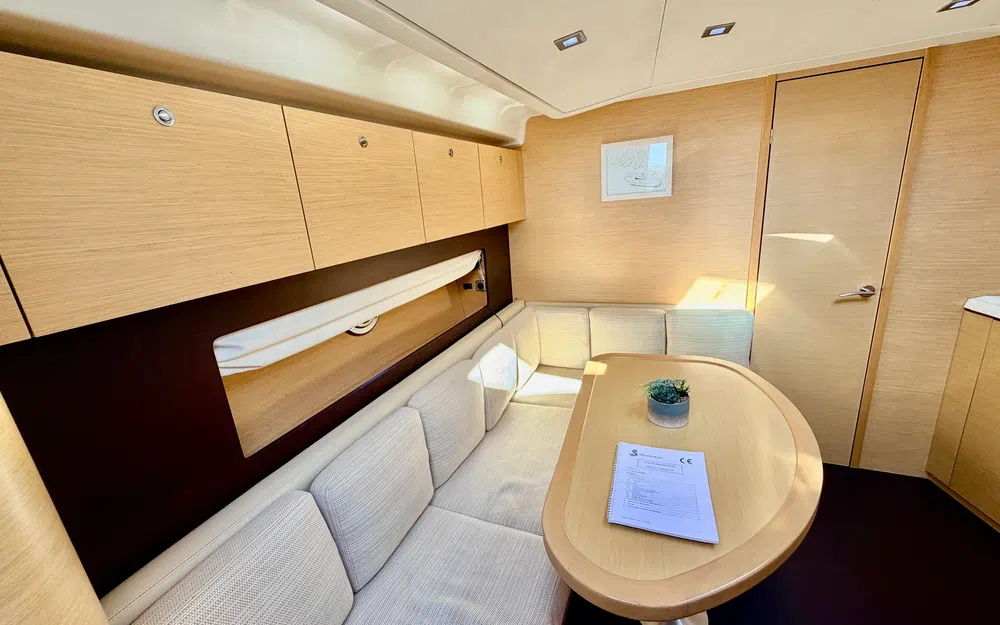 slider 26 Beneteau Monte Carlo 37 HT