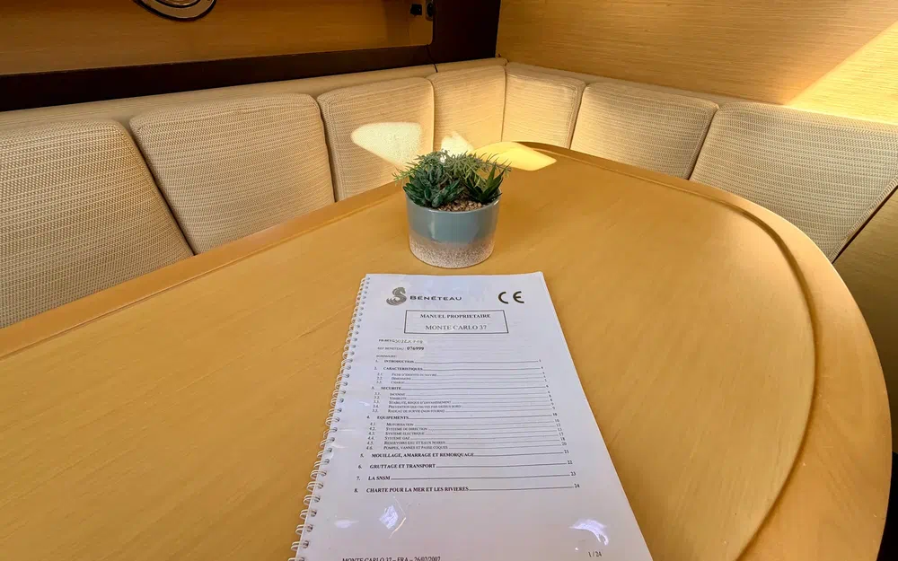 slider 27 Beneteau Monte Carlo 37 HT