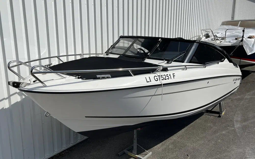 slider 10 Parker 630 Bow Rider