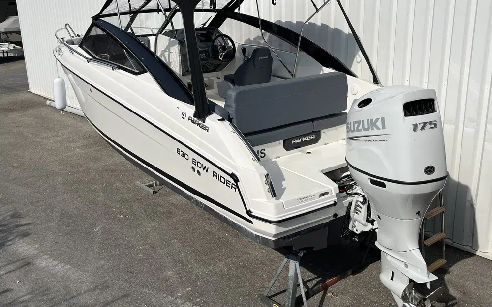 slider 2 Parker 630 Bow Rider