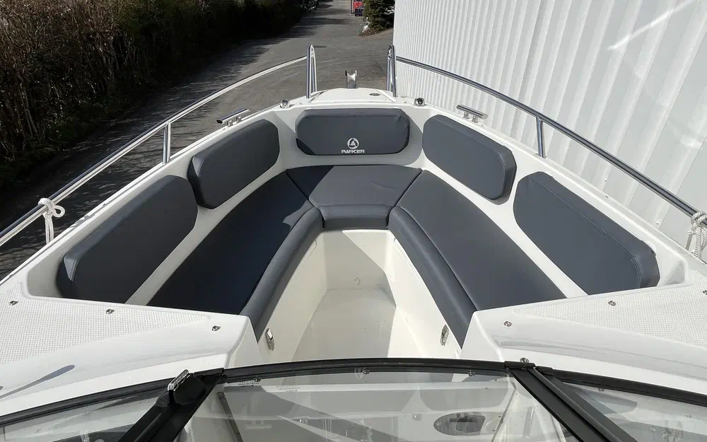 slider 3 Parker 630 Bow Rider