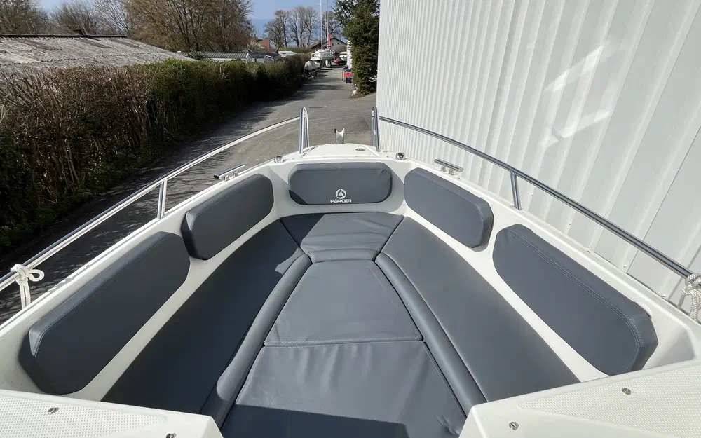 slider 4 Parker 630 Bow Rider