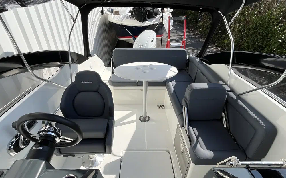 slider 5 Parker 630 Bow Rider