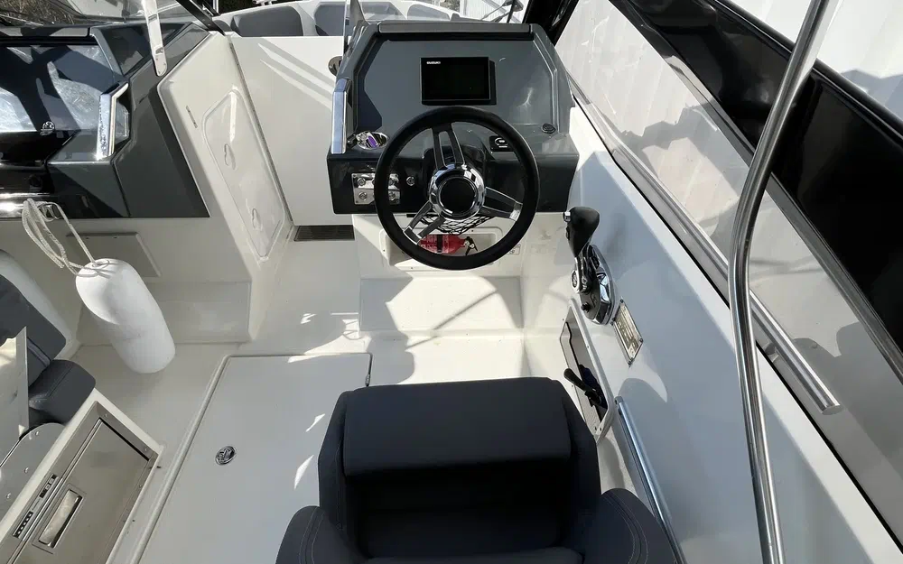 slider 6 Parker 630 Bow Rider