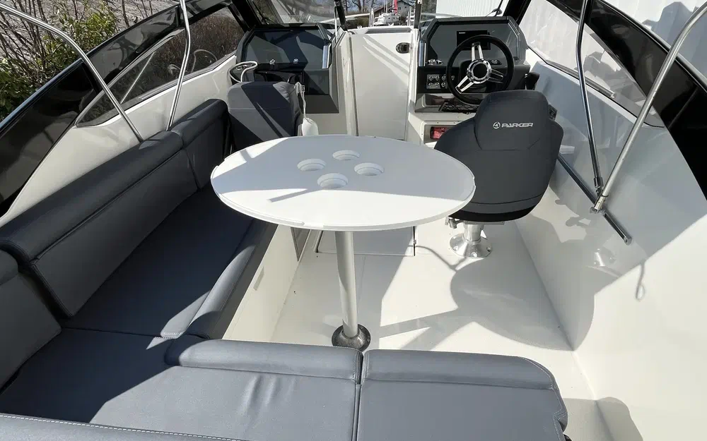 slider 7 Parker 630 Bow Rider