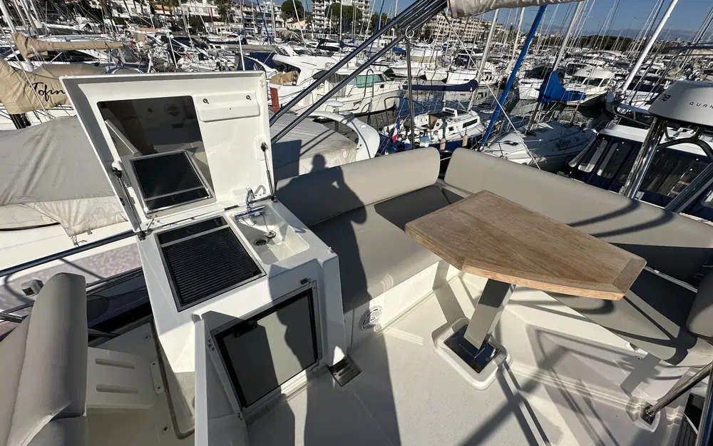 slider 10 Prestige Yachts 420 Fly