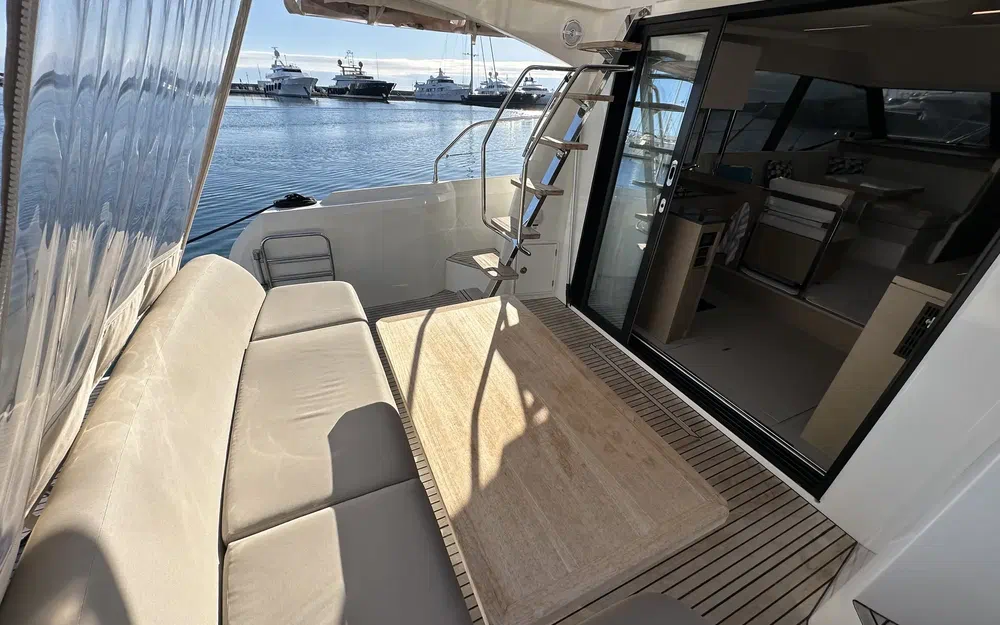 slider 16 Prestige Yachts 420 Fly