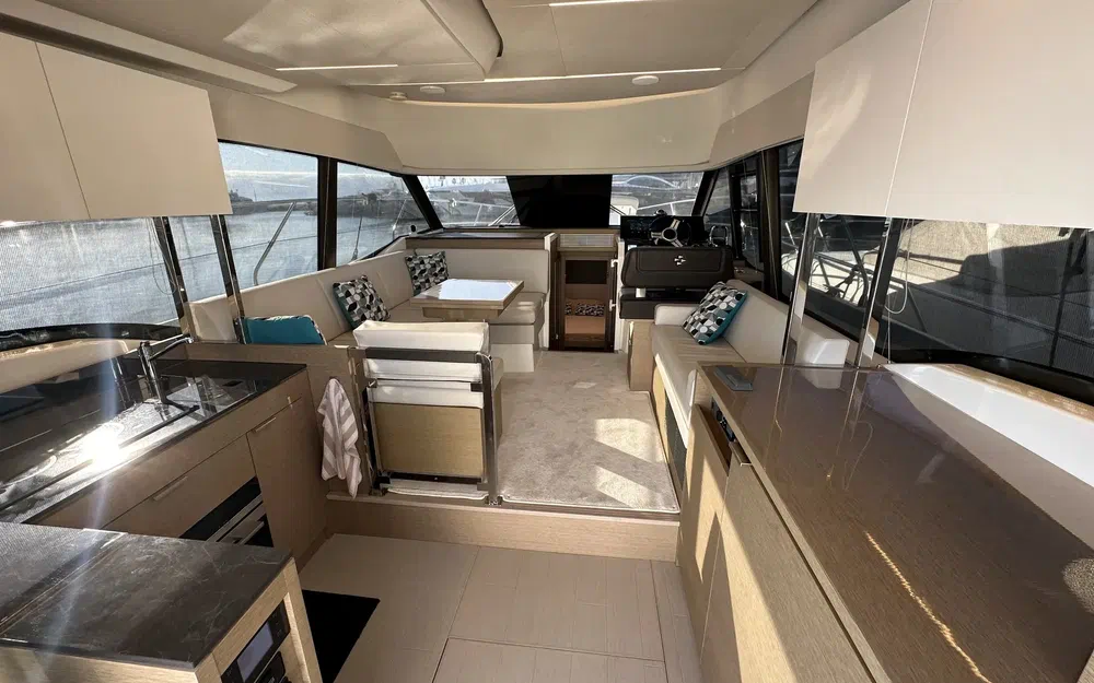 slider 18 Prestige Yachts 420 Fly