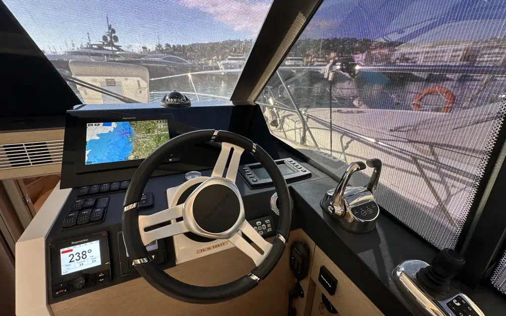 slider 23 Prestige Yachts 420 Fly