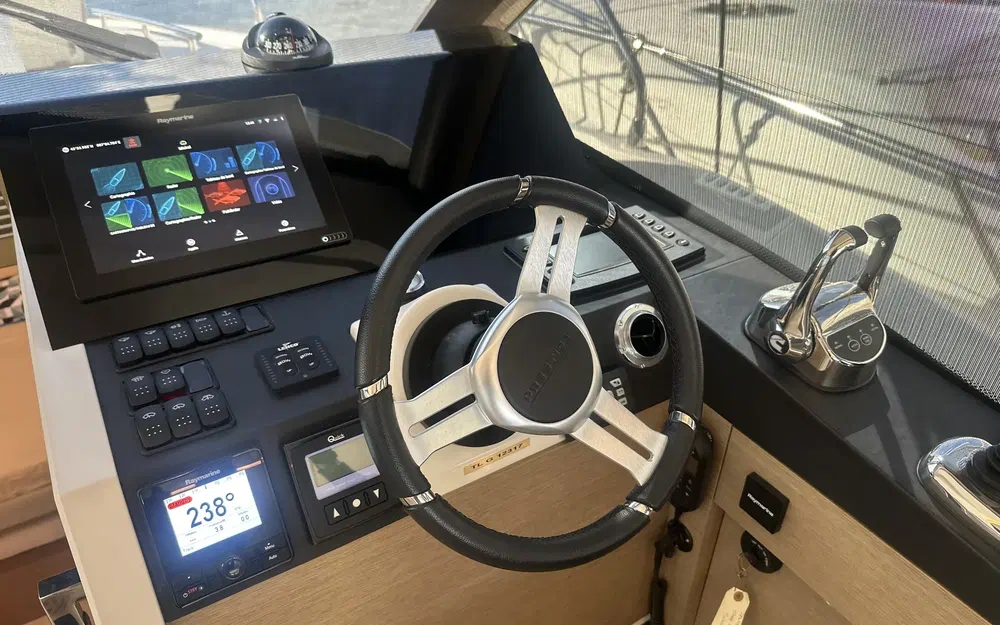 slider 24 Prestige Yachts 420 Fly