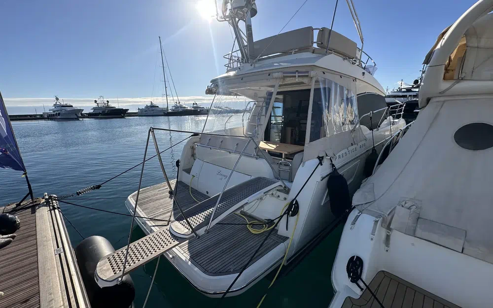 slider 3 Prestige Yachts 420 Fly