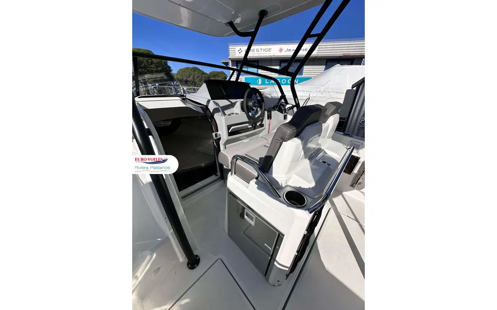 slider 6 Jeanneau CAP CAMARAT 7.5 WA SERIE 3