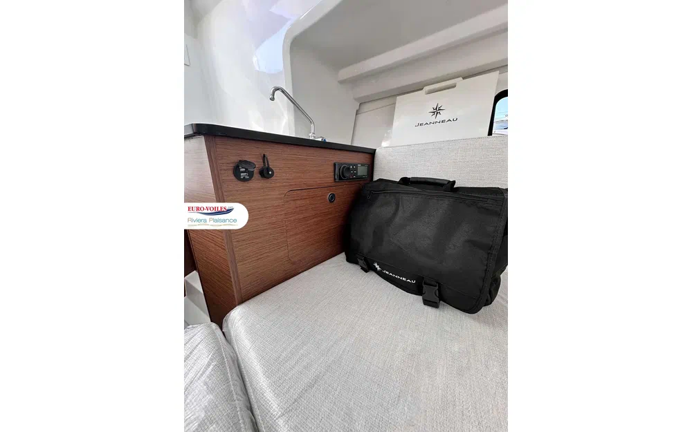 slider 9 Jeanneau CAP CAMARAT 7.5 WA SERIE 3