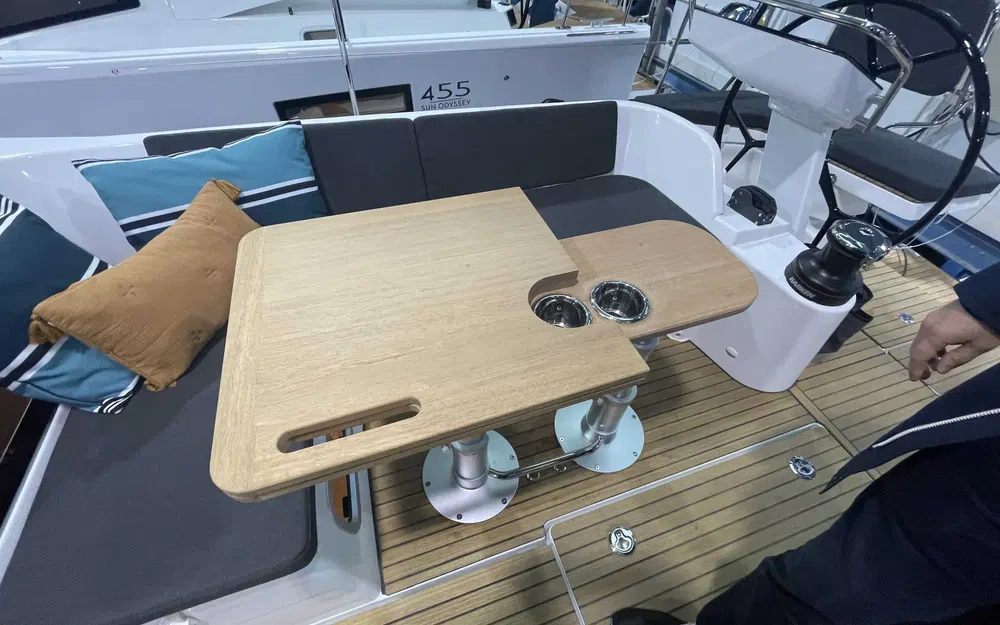 slider 10 Jeanneau Sun Odyssey 455