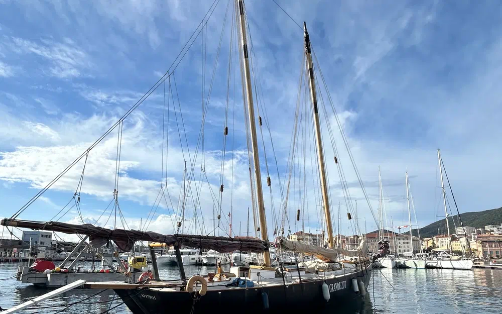 slider 1 Sciarrelli Schooner