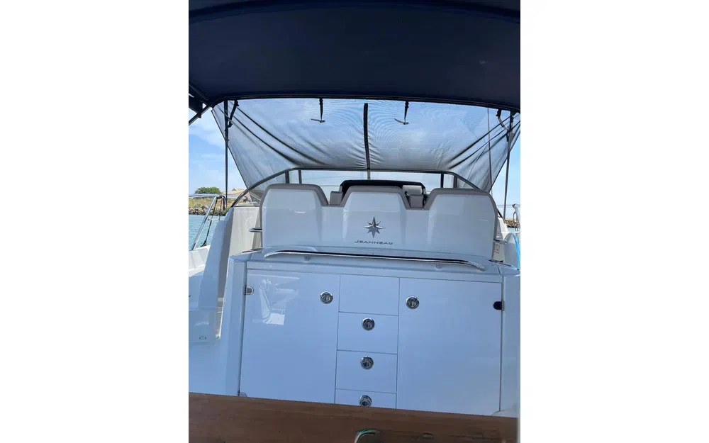 slider 8 Jeanneau Cap Camarat 10.5 WA