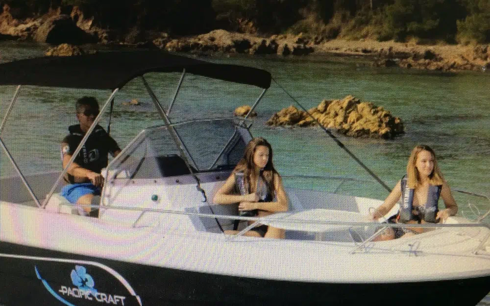 slider 12 Pacific Craft 670 Open