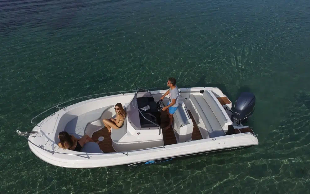 slider 14 Pacific Craft 670 Open