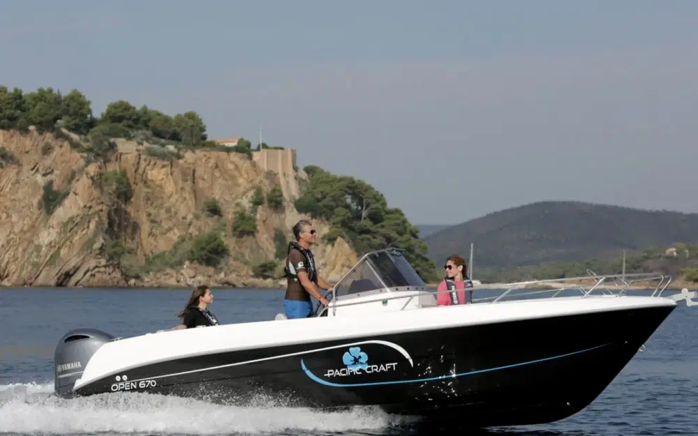 slider 1 Pacific Craft 670 Open