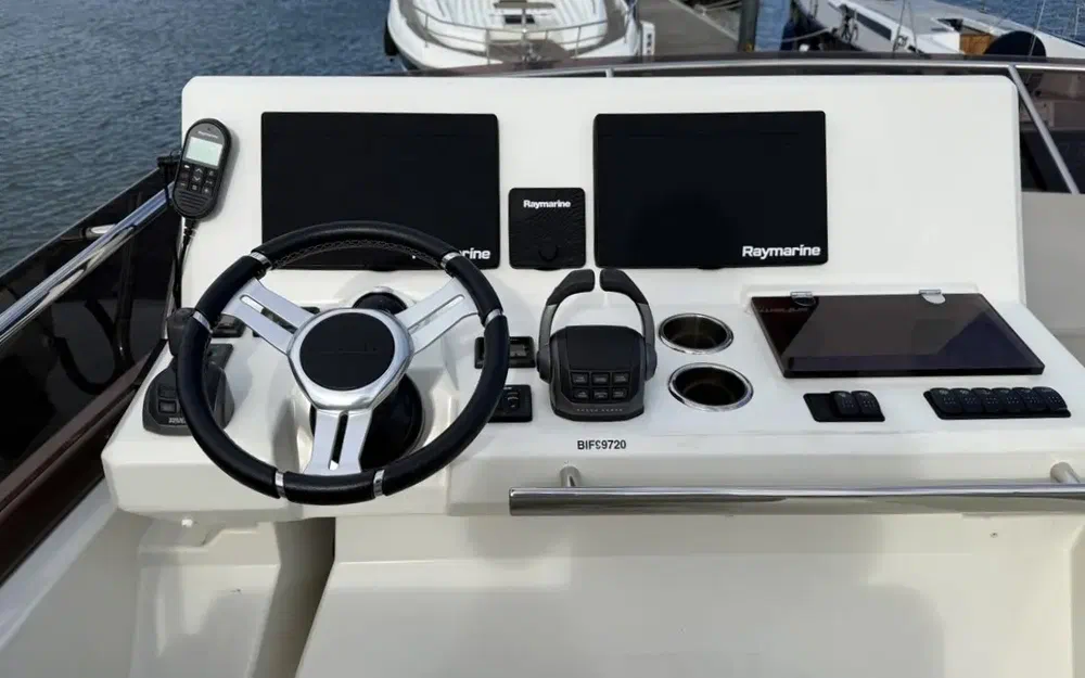 slider 9 Jeanneau Prestige 520