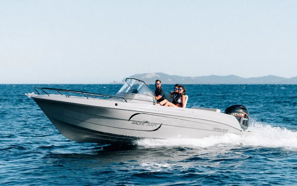 slider 0 Pacific Craft 695