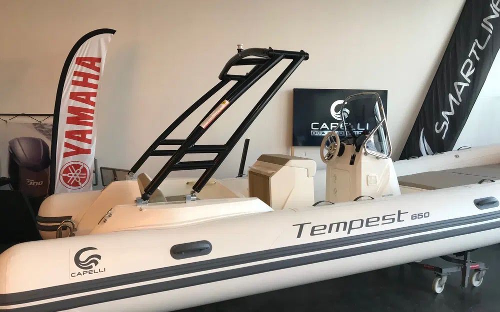 slider 1 Capelli Tempest 650 Open