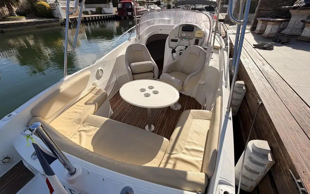 slider 4 Beneteau Flyer 750 Sun Deck
