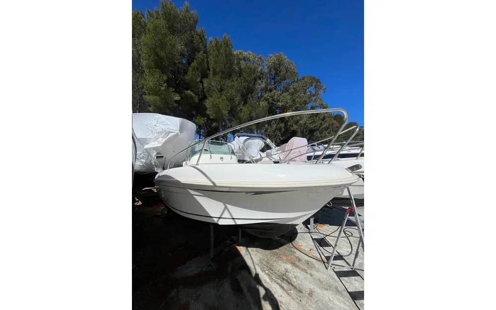 slider 1 Jeanneau Cap Camarat 515