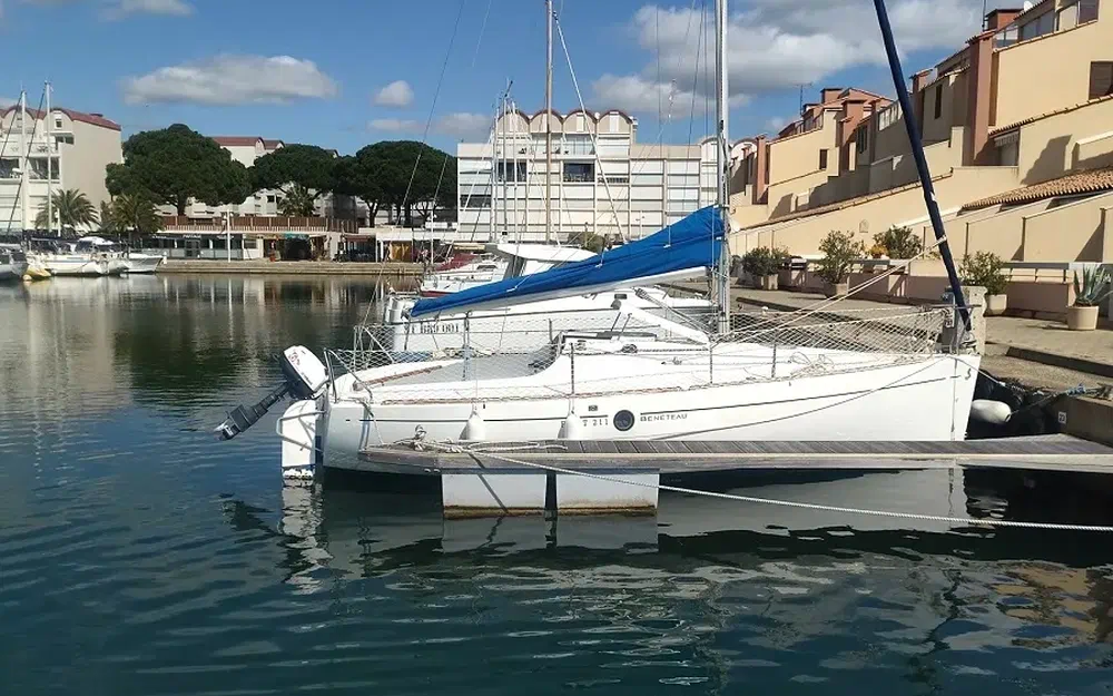slider 1 Beneteau First 211