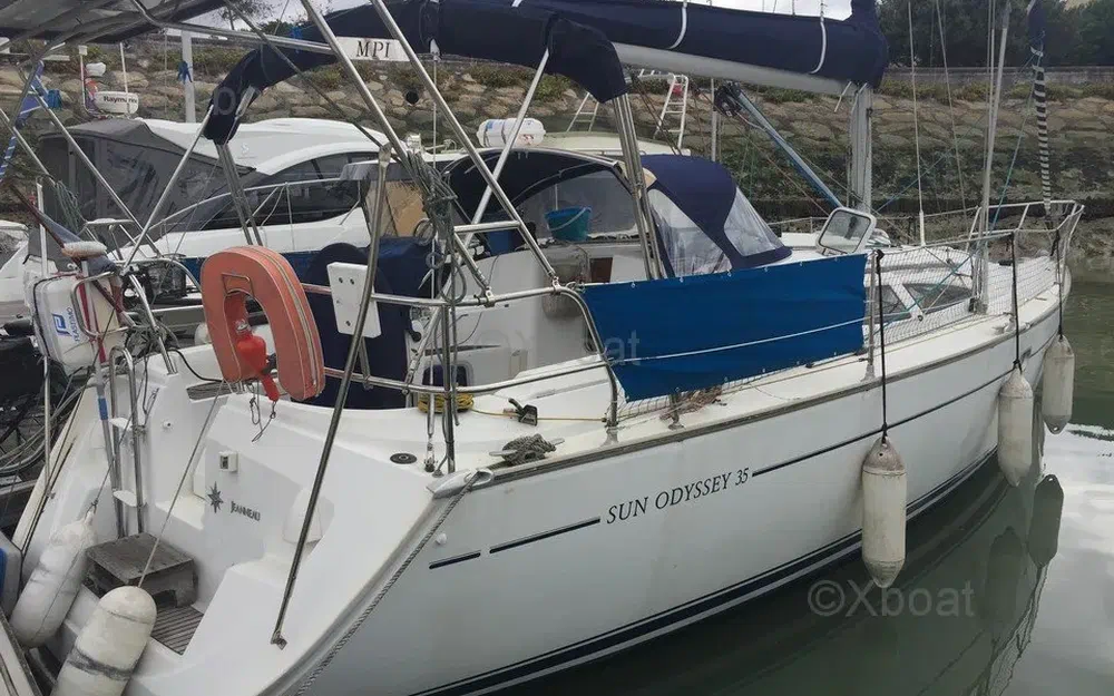 slider 1 Jeanneau Sun Odyssey 35