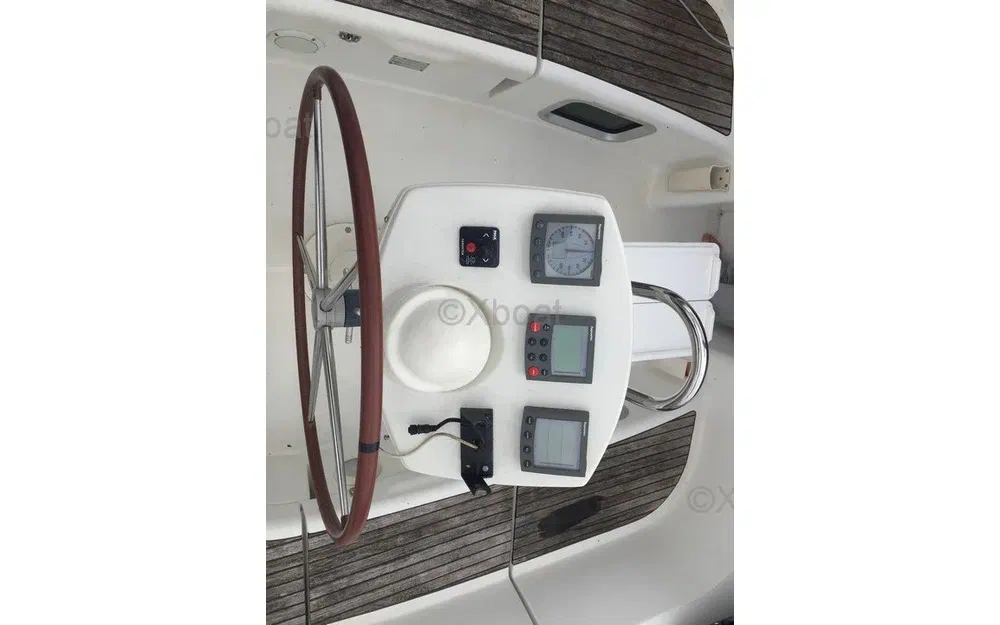 slider 8 Jeanneau Sun Odyssey 35