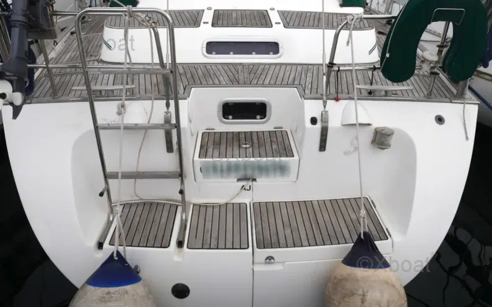 slider 3 Beneteau Oceanis 44 CC