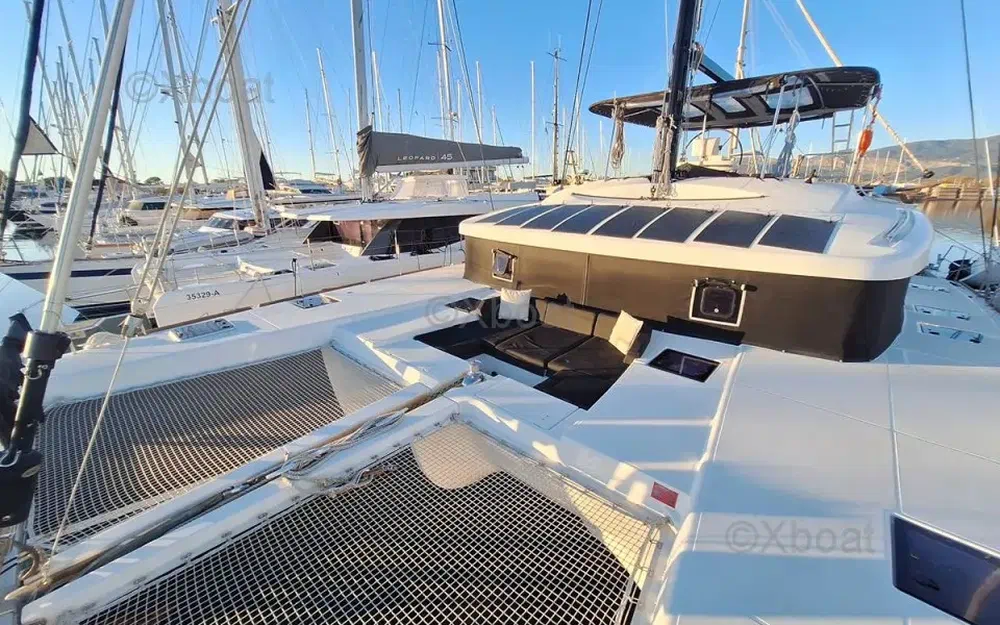 slider 1 Lagoon 52 F