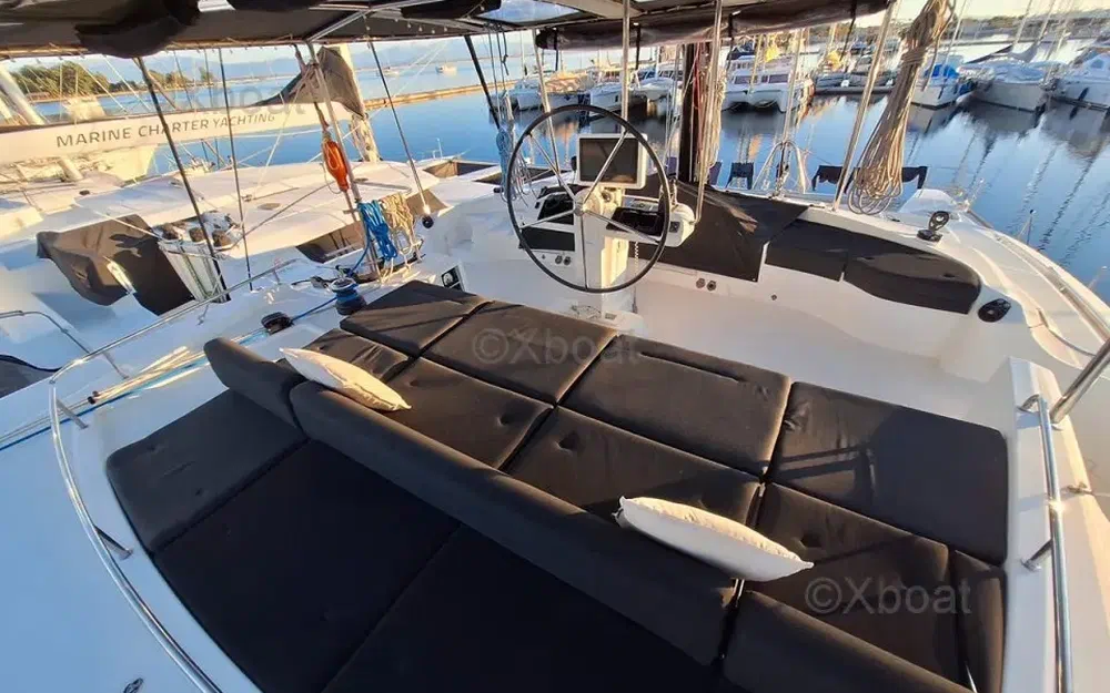 slider 2 Lagoon 52 F