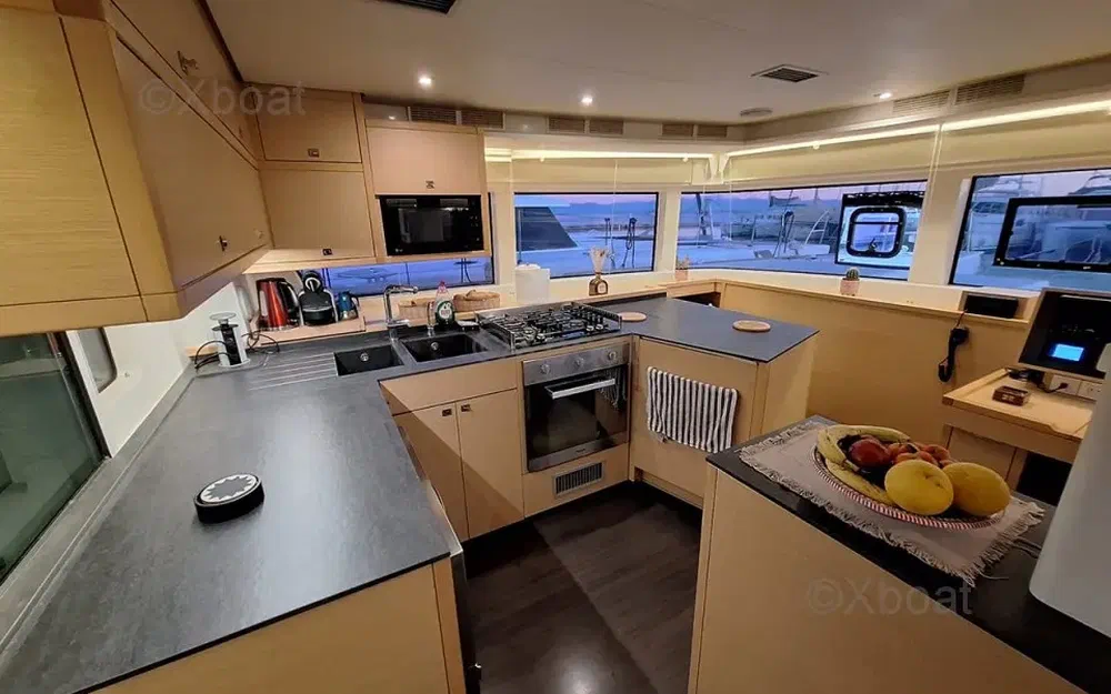 slider 6 Lagoon 52 F