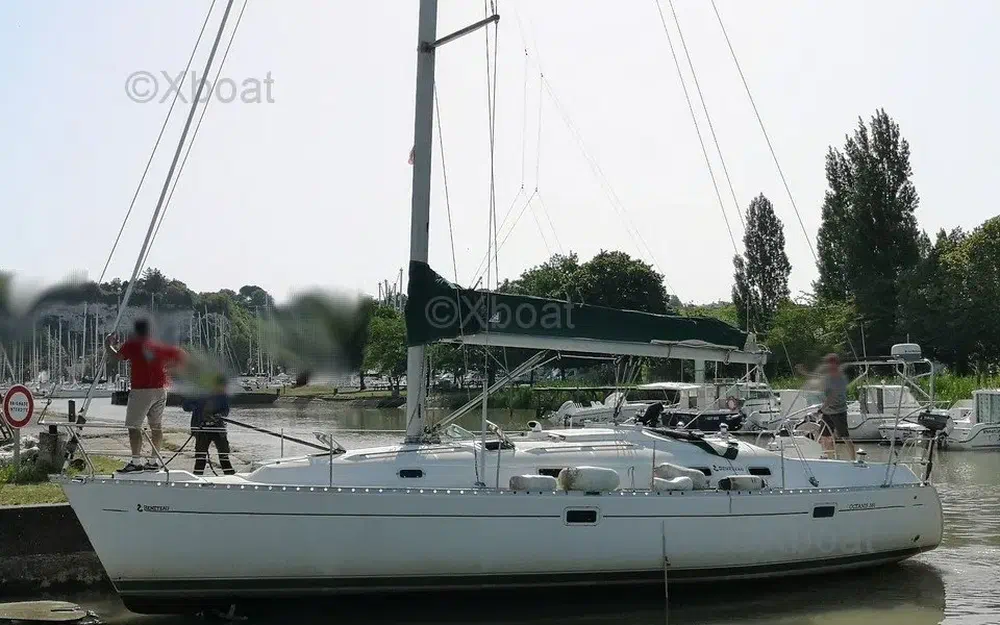 slider 1 Beneteau Oceanis 381