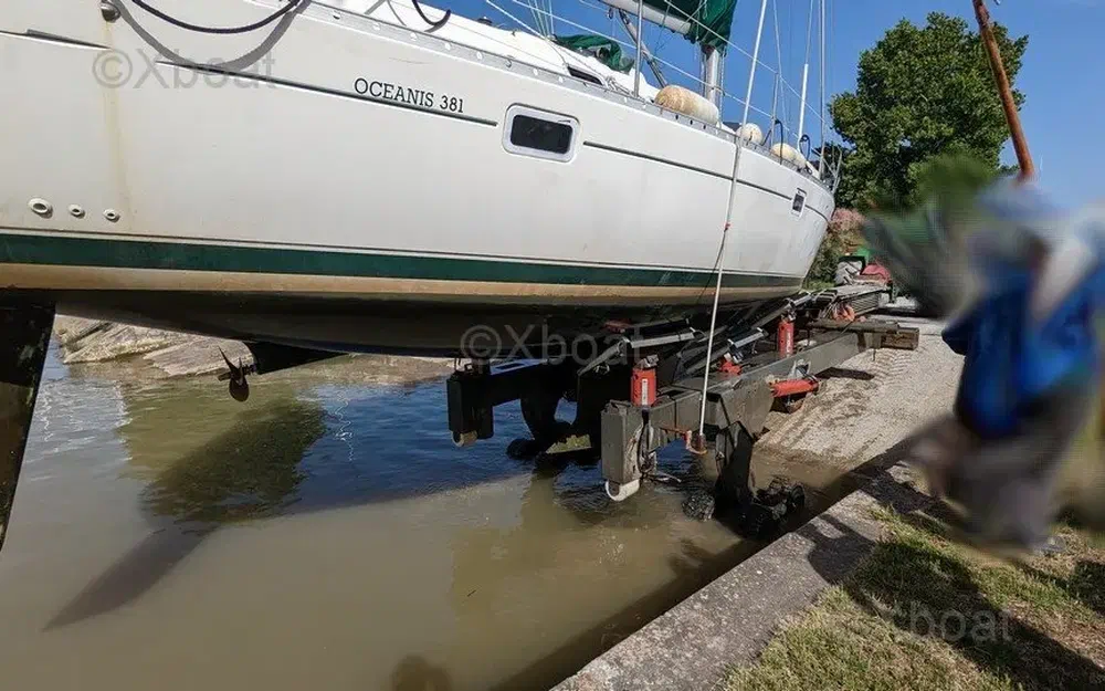 slider 5 Beneteau Oceanis 381