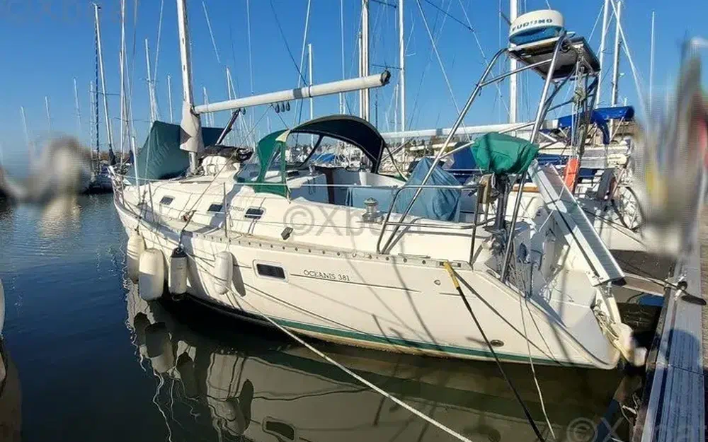 slider 6 Beneteau Oceanis 381