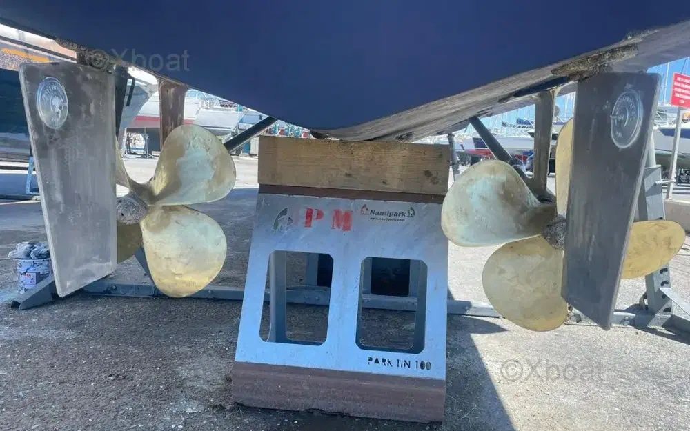 slider 10 Jeanneau Yarding 42 Fly