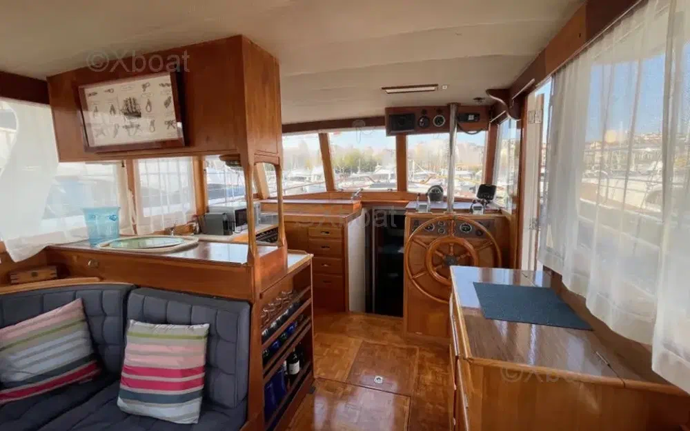 slider 9 American Marine Grand Banks 42 Europa