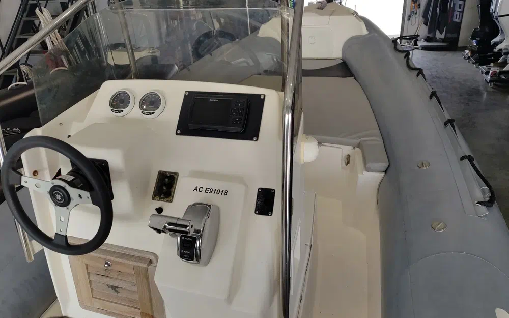 slider 11 Joker Boat Clubman 22