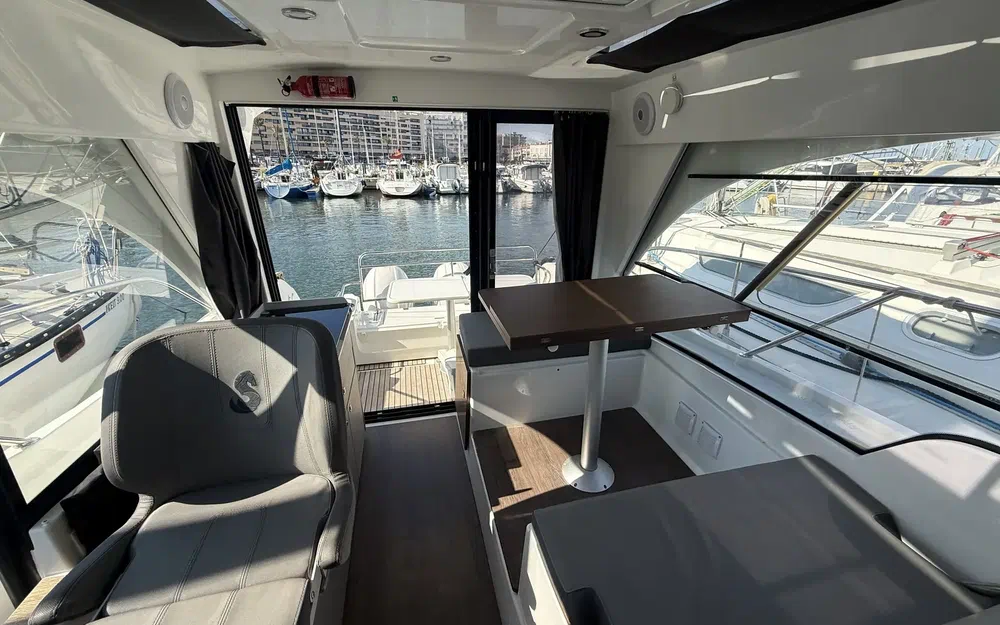 slider 2 Beneteau Antares 9 OB