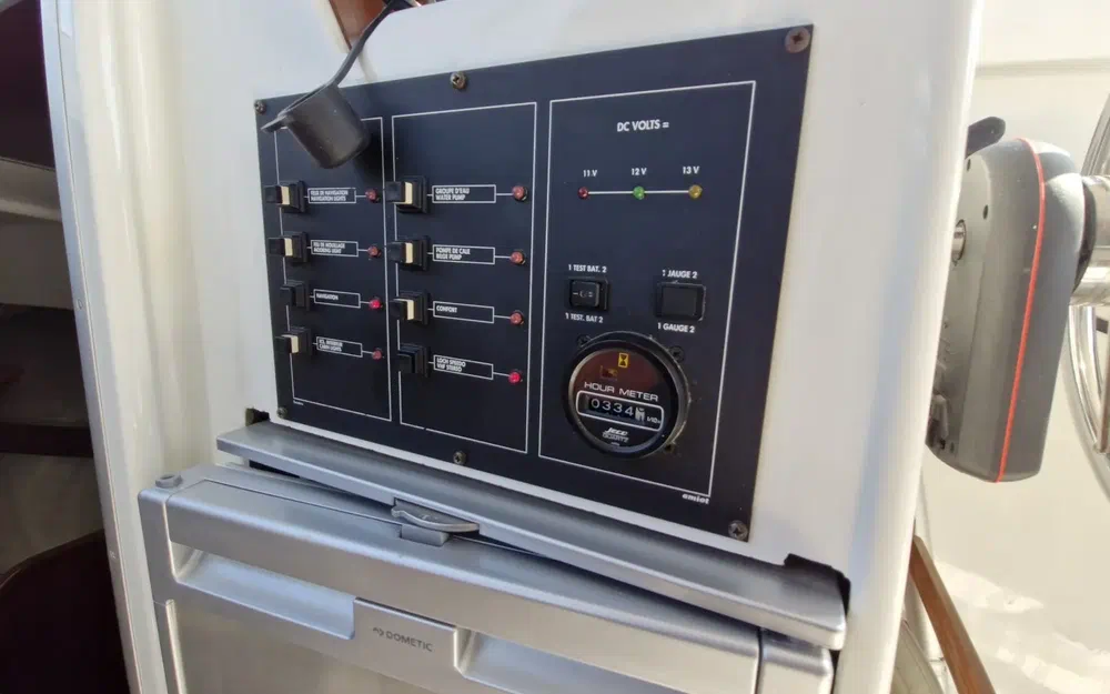 slider 11 Beneteau Antares 755