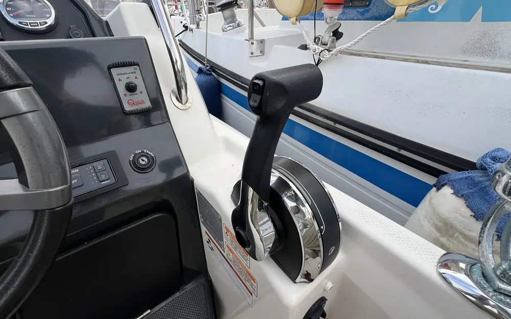 slider 9 Quicksilver 605 Sundeck